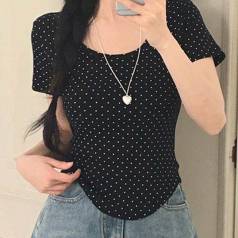 Dame Polka-Dot Shirt med rund halsudskæring og tætsiddende pasform Skovae
