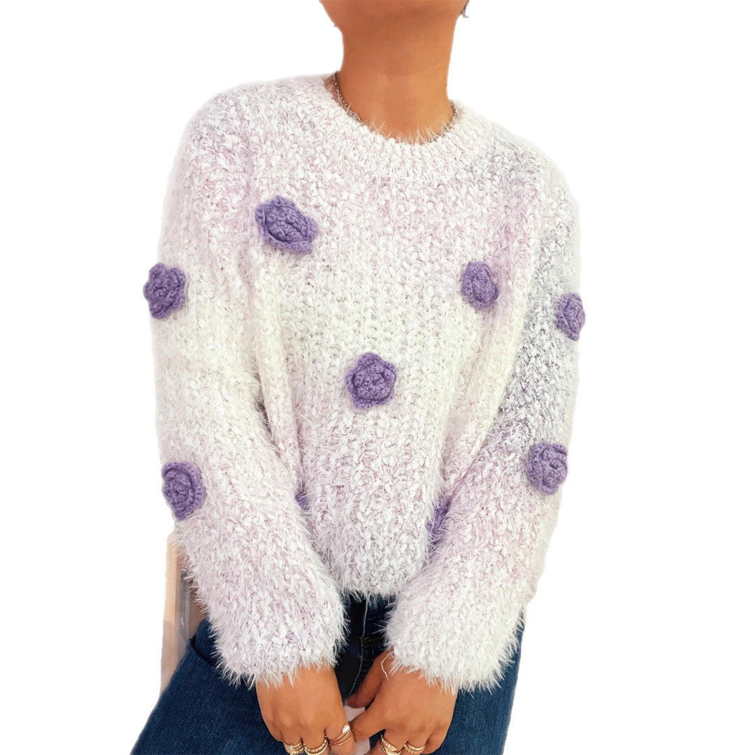 Kvindernes hyggelige strikket sweater med blomsterdetalje Stilla