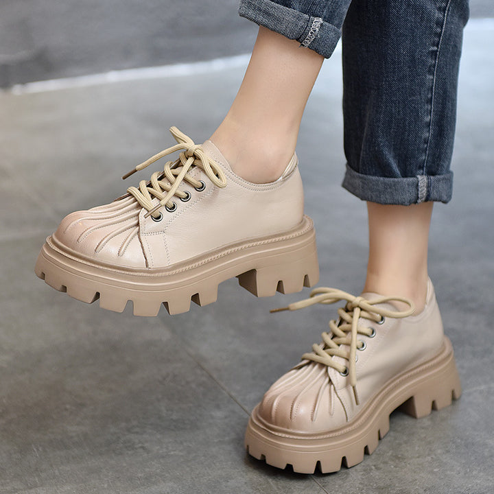 Dame Chunky Sneakers med innovativt rem-design og robust profil Stilla
