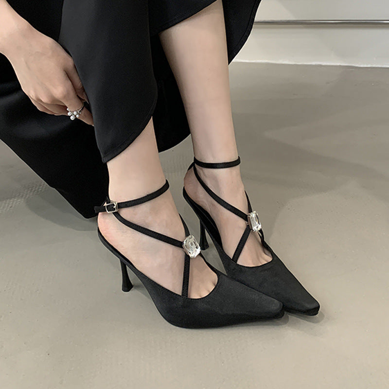 Dame Slingback Pumps med funklende smykkedetaljer og elegant remdesign Stilla