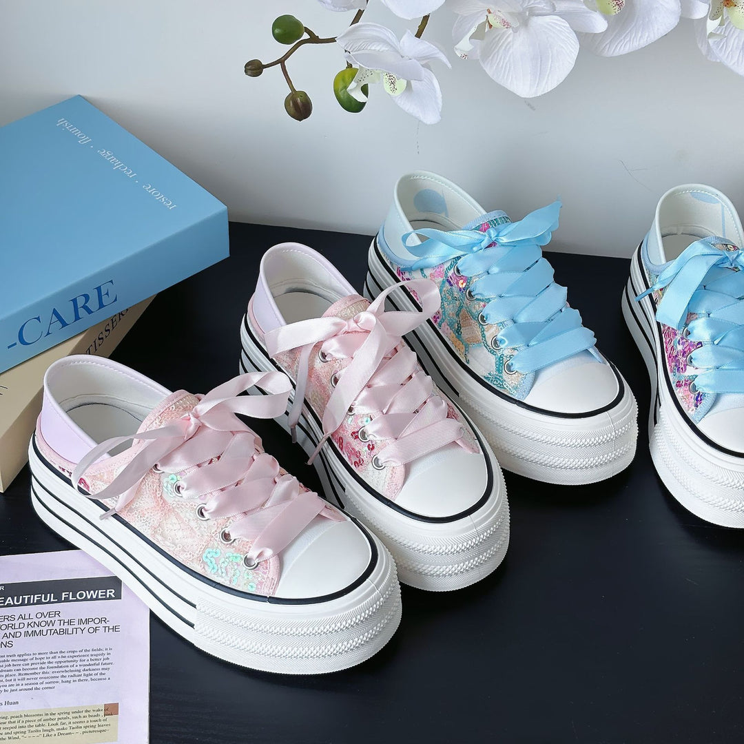 Dame Sneakers med florale accenter og dekorative satin snørebånd Stilla