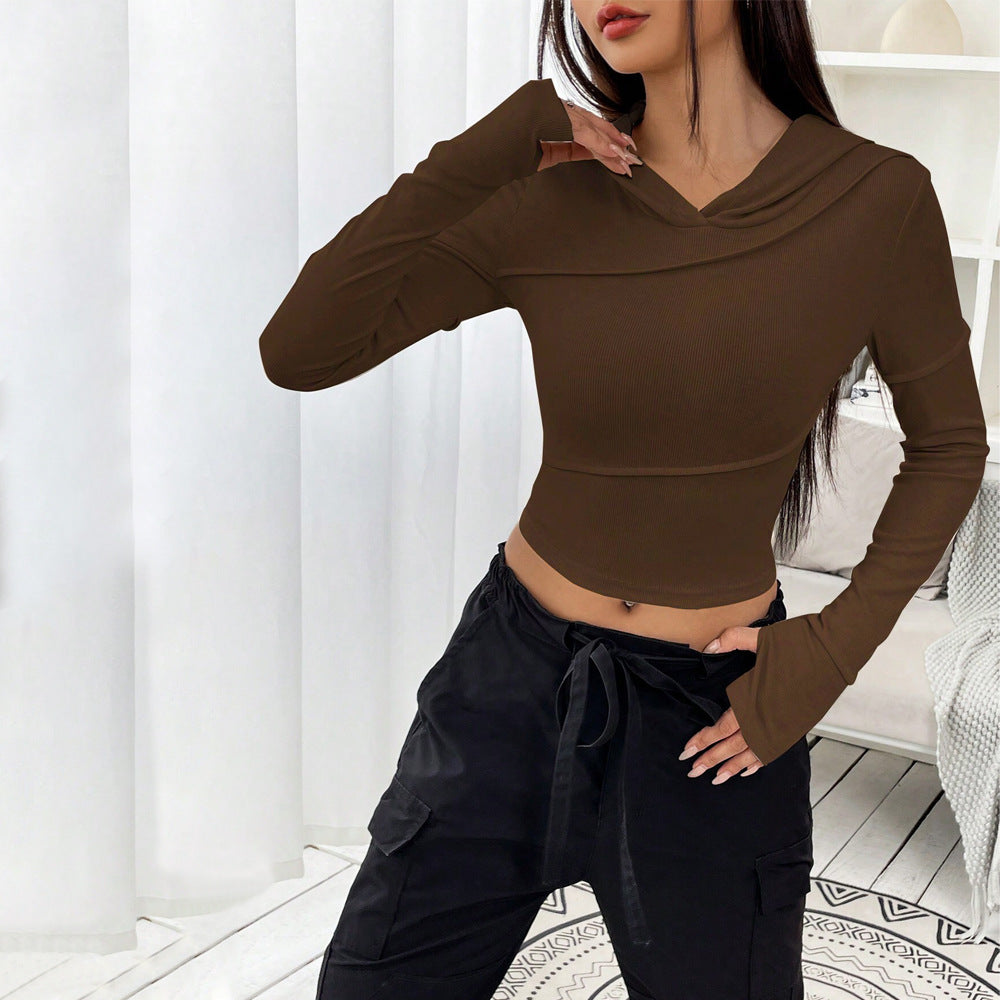 Kvinders cropped top med elegant hætte-design og lange ærmer Stilla