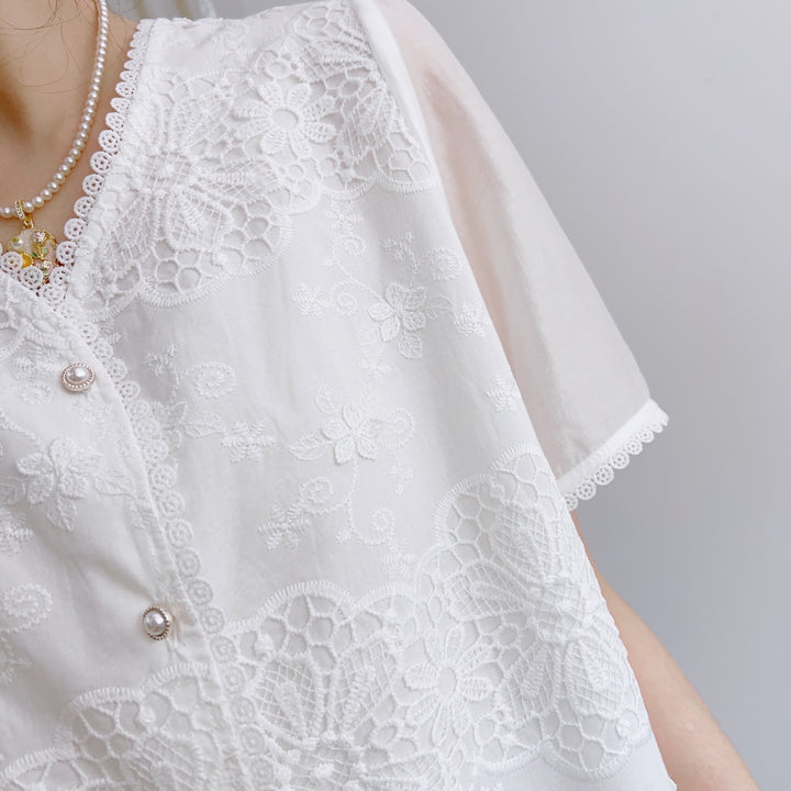 Damebluse med høj kvalitet broderi og delikat blonderkante Stilla