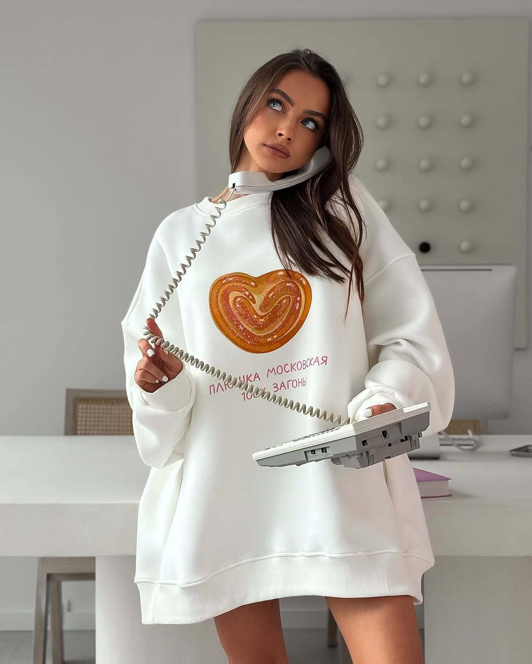 Kvinders oversized sweatshirt med kreativ hjerte design og afslappet snit Stilla