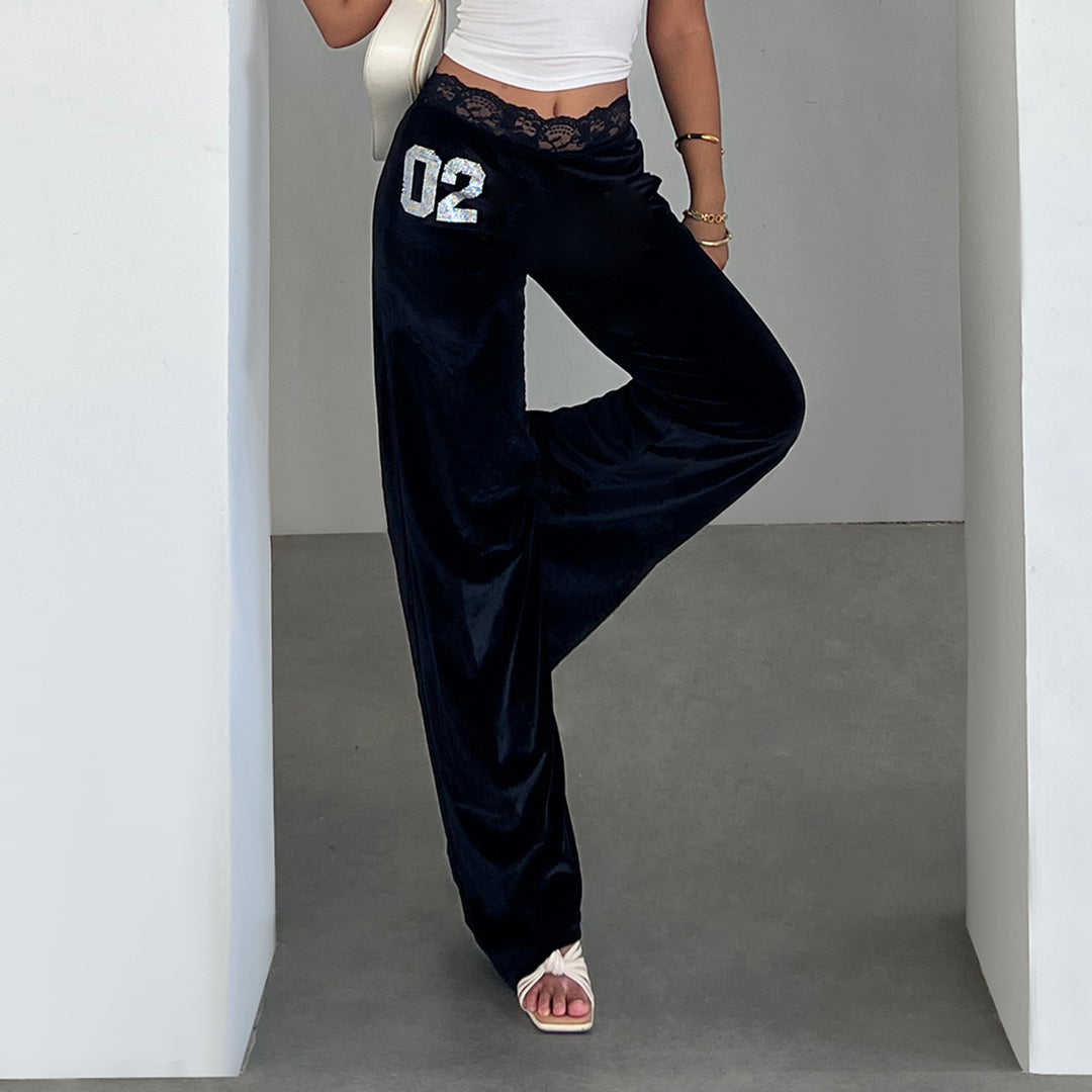Damen elegante Flared-Hose aus weichem Material mit Spitzenbund und Glitzerakzenten Skovae