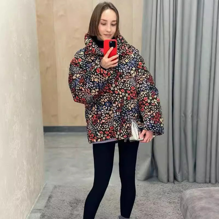 Dame letvægts quiltet jakke med spændende leopardprint og praktiske lommer