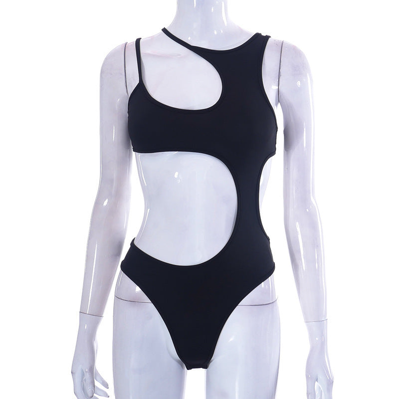 Dame Cut-Out Badedragt med asymmetrisk design og figursyet snit Stilla