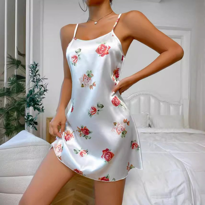 Dame Satin-nattkjole med blomstret design og spaghetti stropper Skovae