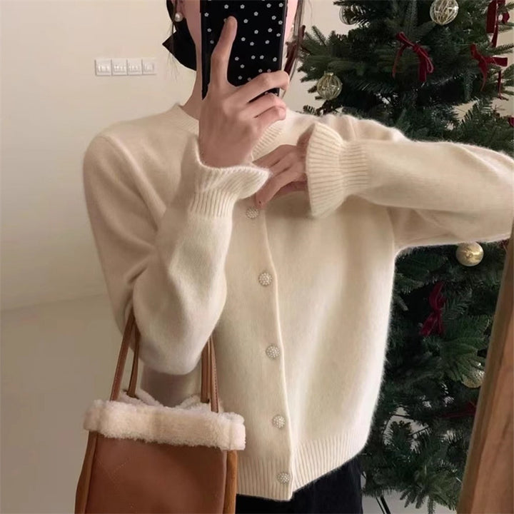 Dame hyggelig cardigan med elegant perleknaplukning Stilla
