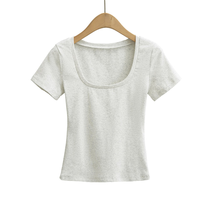 Dame tætsiddende T-shirt med rund halsudskæring og kortærmet design Stilla