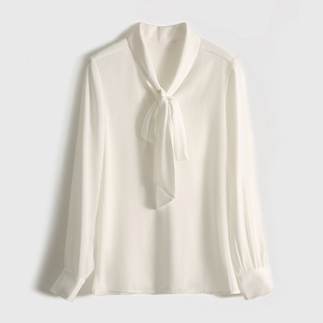 Damebluse med sløjfe krave og elegant snit Stilla