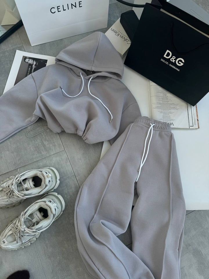 Dame hoodie og joggersæt med sidelommer og elastisk talje