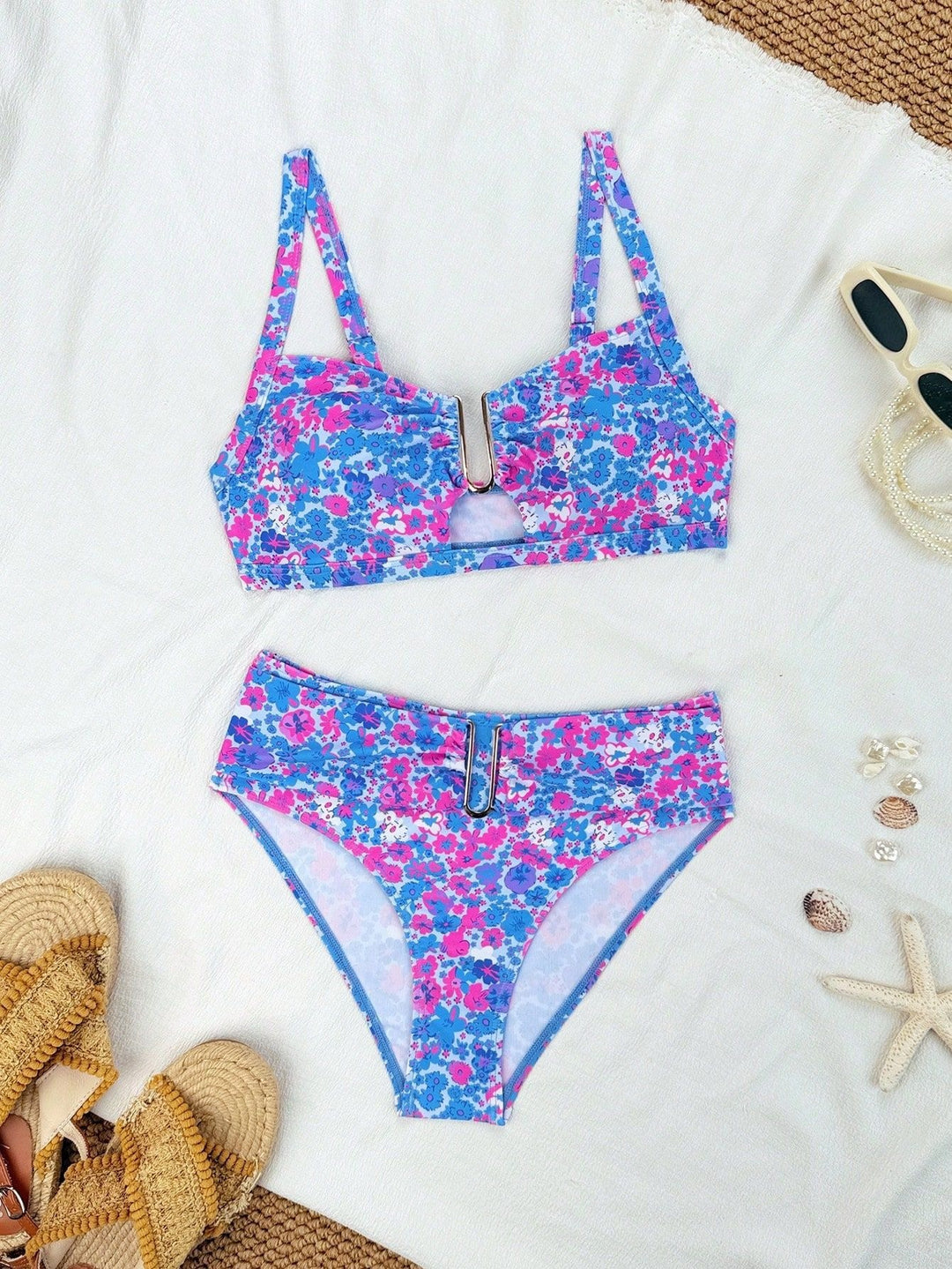 Dame Sporty bikini med blomsterdesign og metalaccenter Skovae