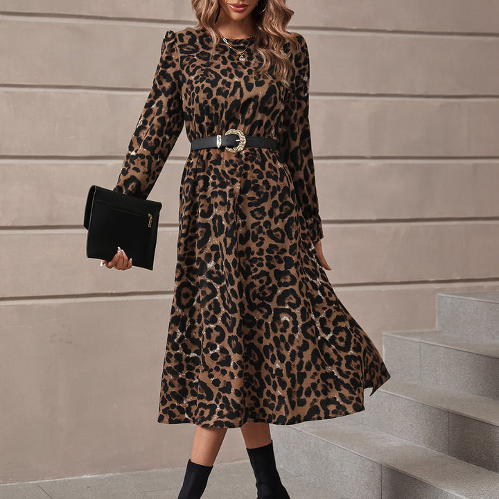 Kvinders elegante maxikjole med moderne leopardprint og nostalgiske puffærmer Stilla