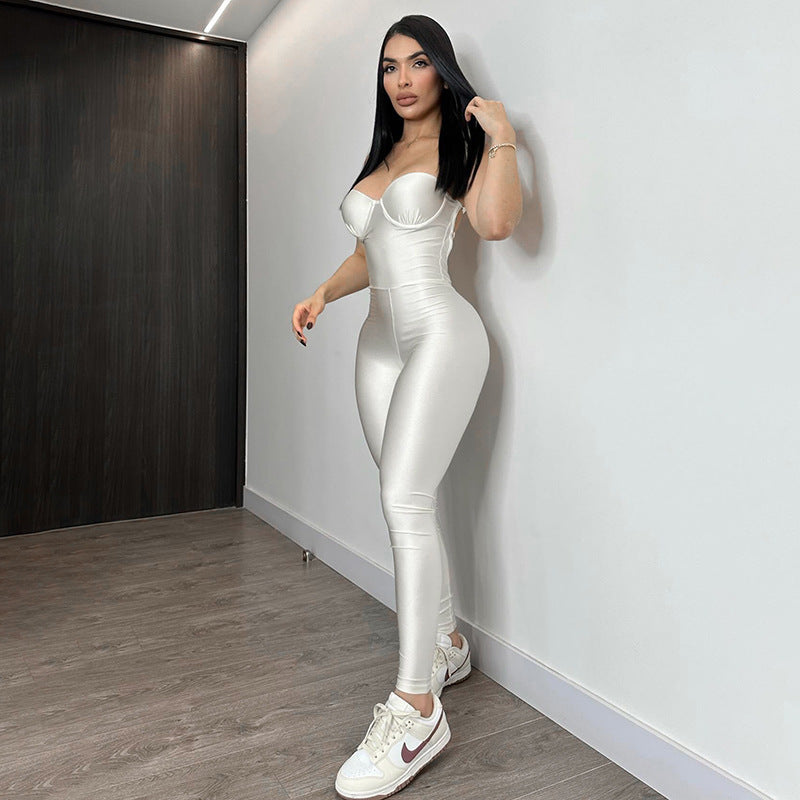 Damen Figurbetonter Jumpsuit mit Bügelfalten und trägerlosem Design Skovae