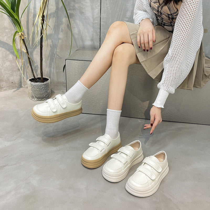 Dame Sneaker i minimalistisk design med praktisk Velcro-lukning Stilla