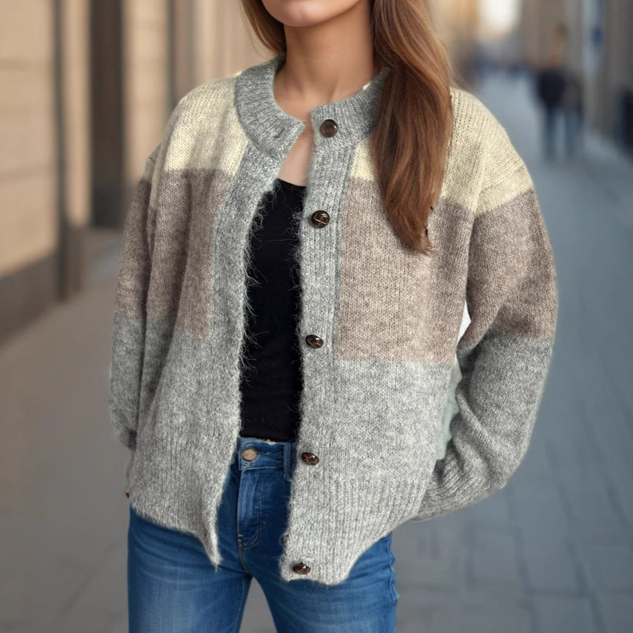 Kvinders hyggelige cardigan med moderigtigt farveblokdesign og dekorative knapper Stilla
