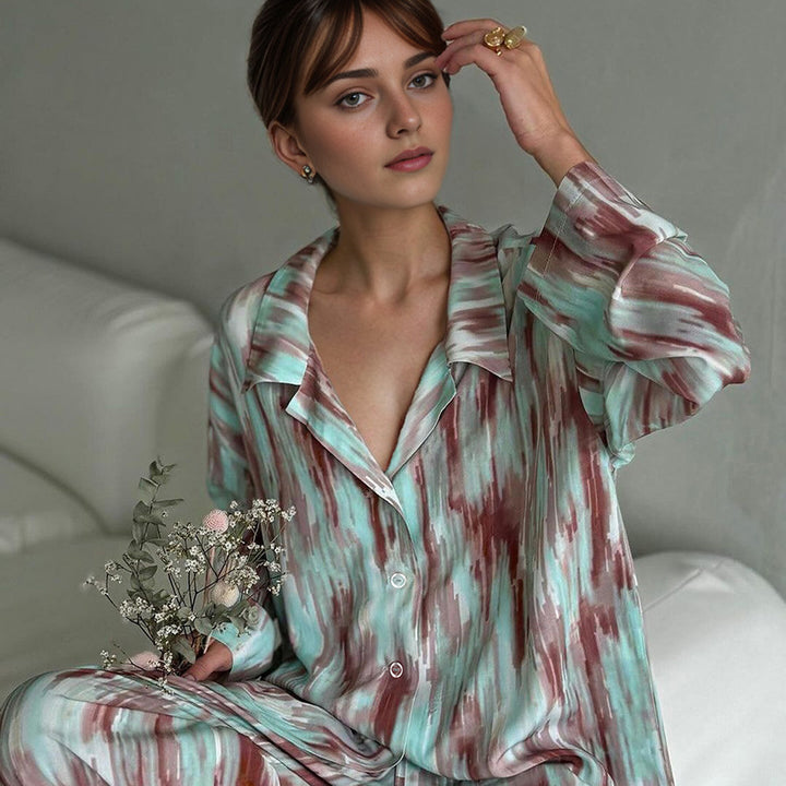 Dame Satin Pyjamasæt i moderne farvegradient-design med løs pasform Stilla