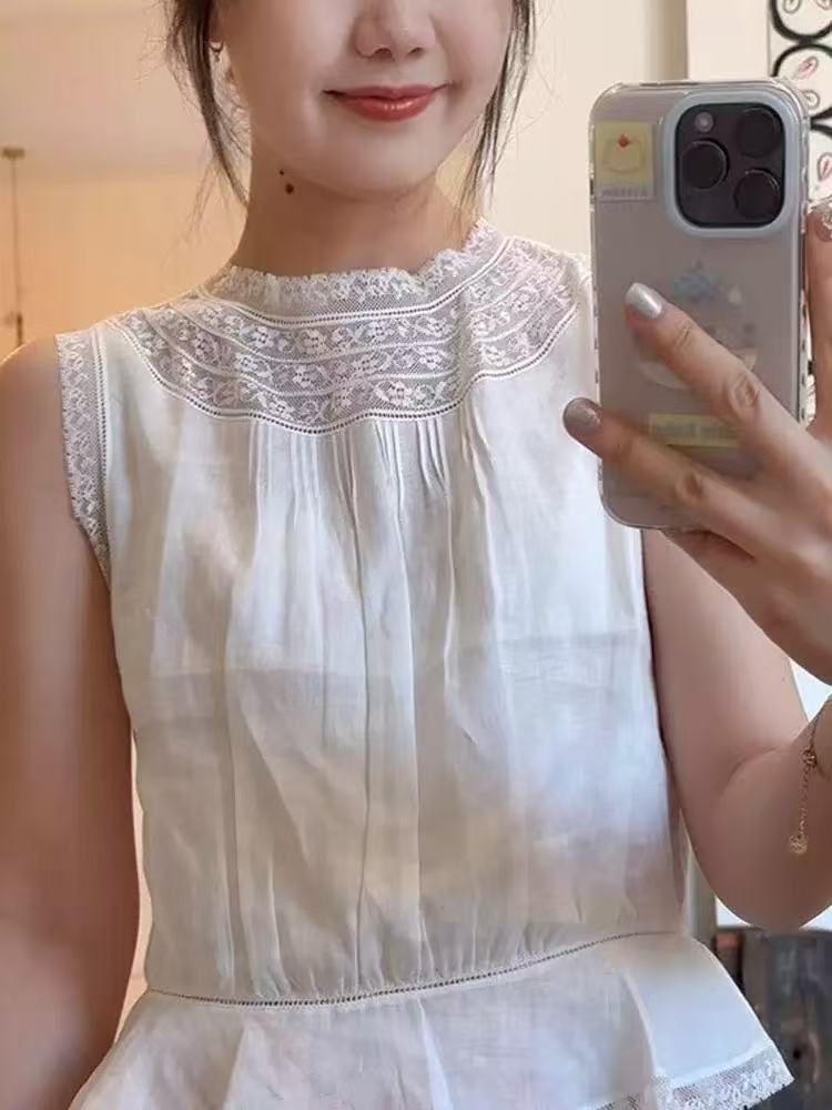 Damebluse med fine spidsdetaljer og let A-formet snit Stilla