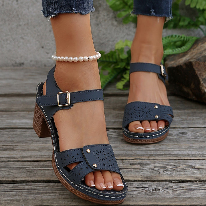 Dame sandaler med elegant spænde og åndbart design Stilla