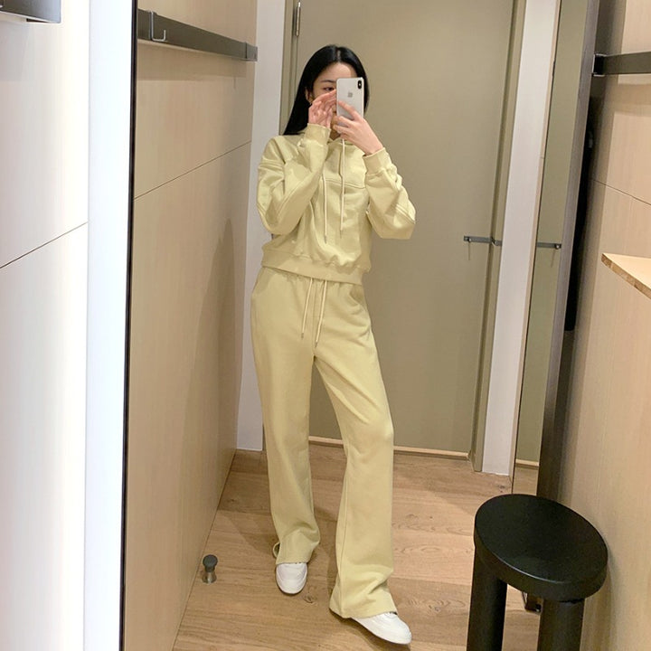 Kvindernes fashionable loungewear sæt med cropped hoodie og komfortable bukser Stilla