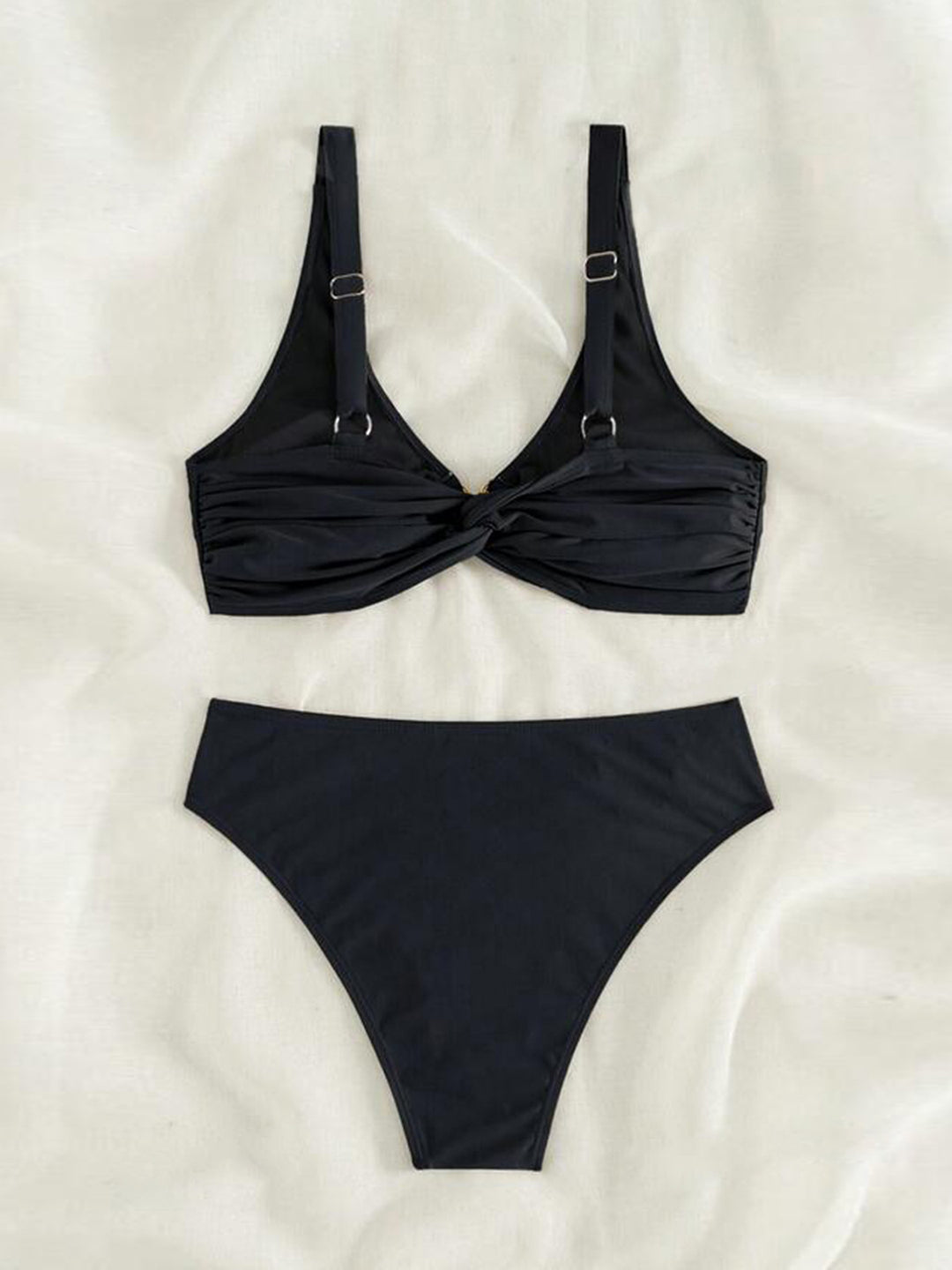 Dame Bikini-sæt med elegant knudedesign og gyldne accenter Stilla