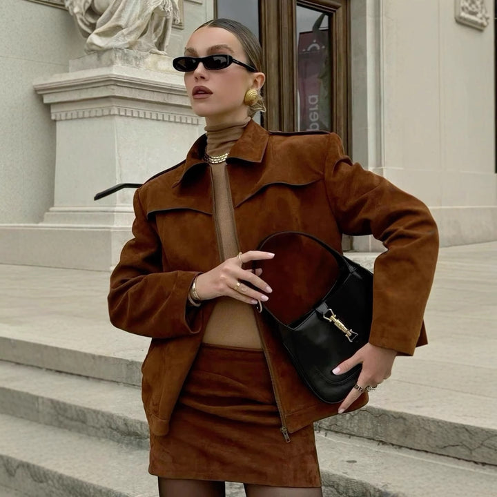 Dame Suede Bikerjakke med moderne snit og elegante detaljer Stilla