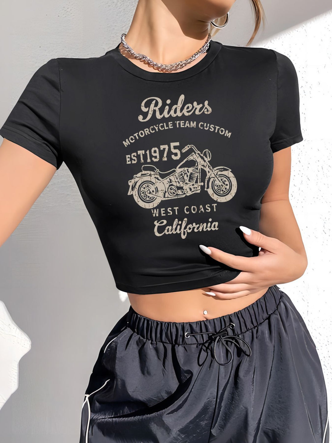Damer Crop-T-Shirt med legende kirsebærmotiv og elegant sløjfeprint Skovae