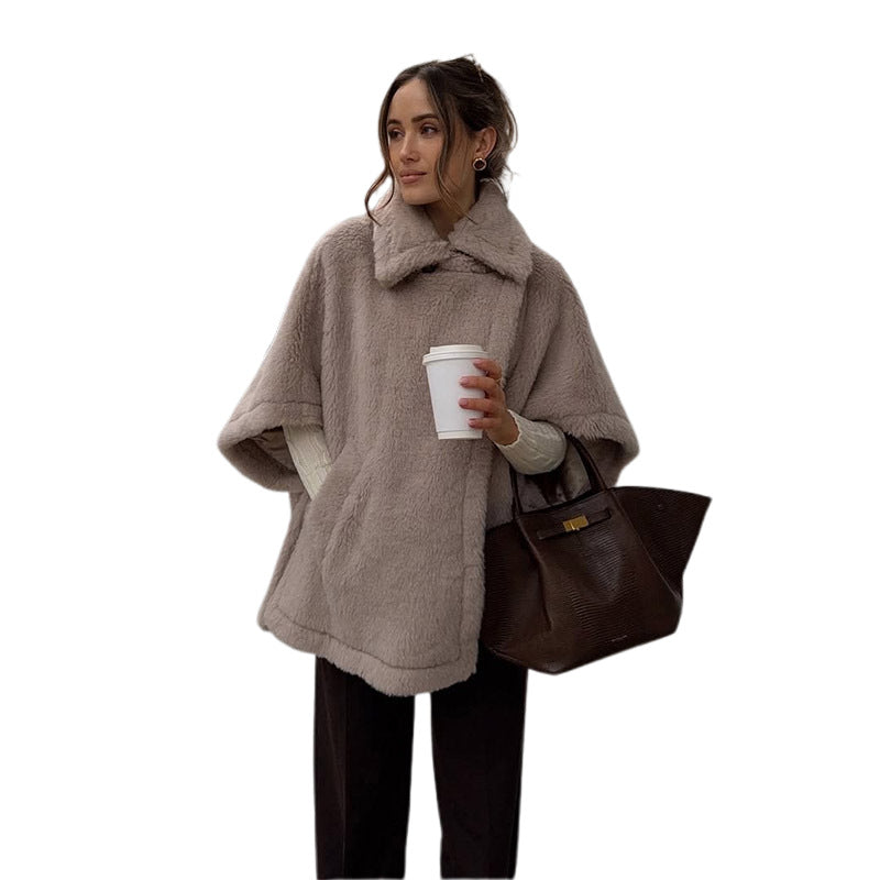 Dame Fluffy Poncho Stilla