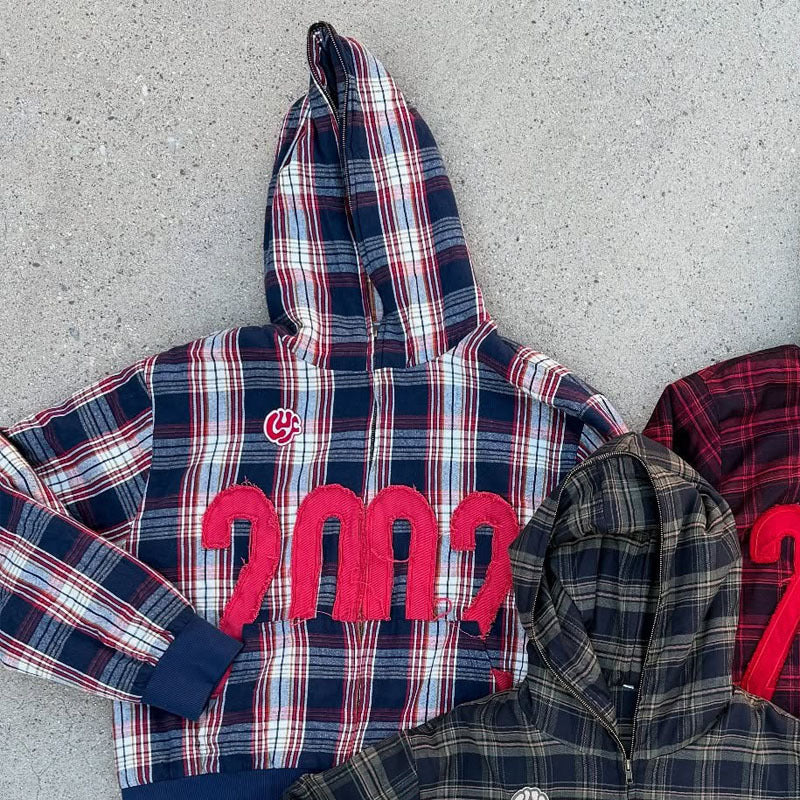 Unisex nan checkered hoodie with frayed year appliqué and ribbed cuffs Skovae