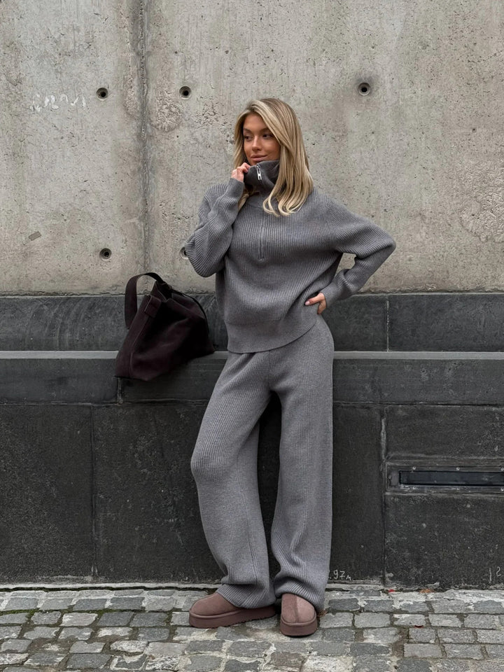 Kvinders strikkede loungewear sæt med høj krave og løs pasform Stilla