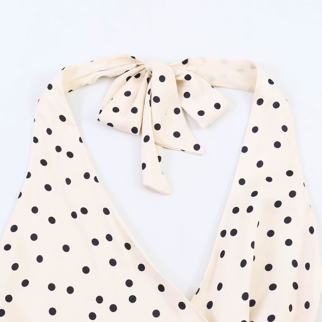Dame wrapped dress with deep V-neck and decorative tie band Skovae