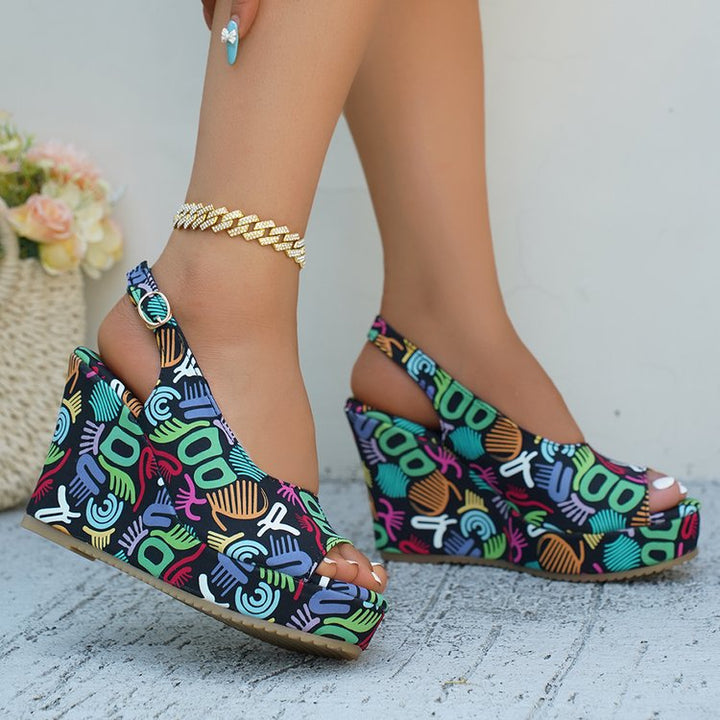 Dame Wedge-sandaler med farverigt grafikdesign og justerbar rem Stilla