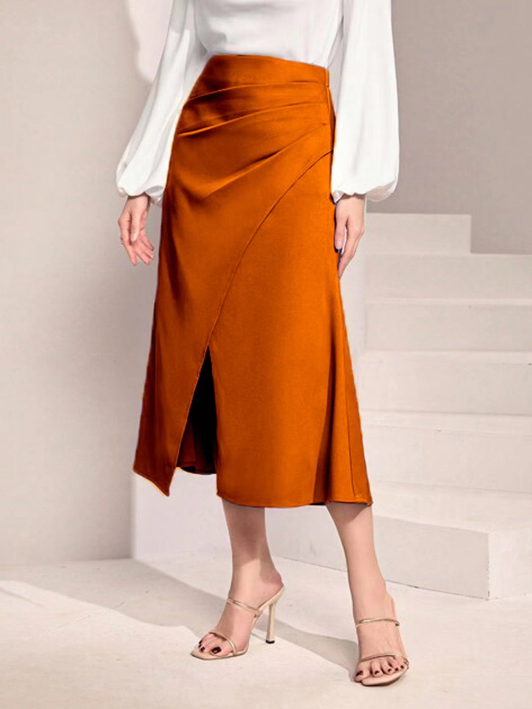 Dame midi nederdel med asymmetrisk snit og elegant slids Skovae