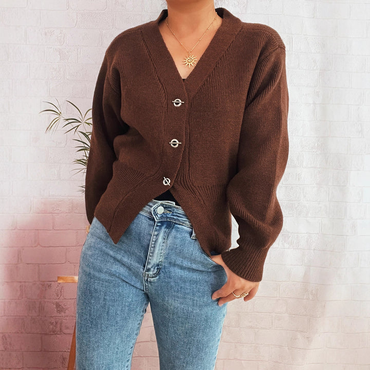 Kvinders cardigan med elegante knapdetaljer og moderne V-hals Stilla