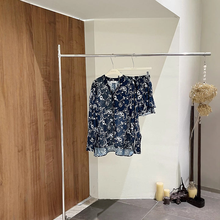 Dame afslappet bluse- og shorts-sæt lavet af kvalitetsmateriale med blomstermotiv Stilla