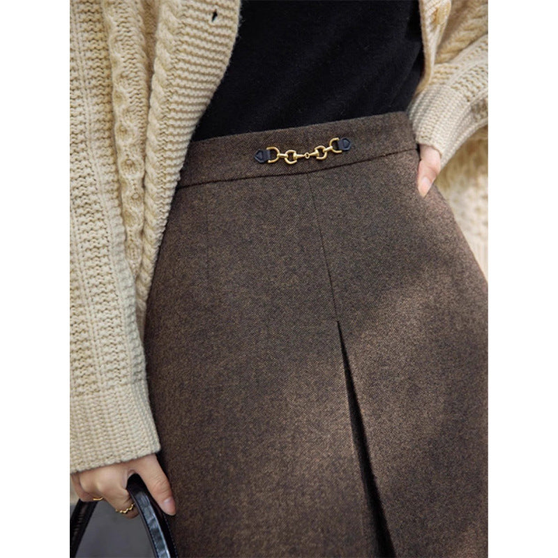 Dame elegant mid skirt med raffineret plissé behandling og sidelængde slids Stilla