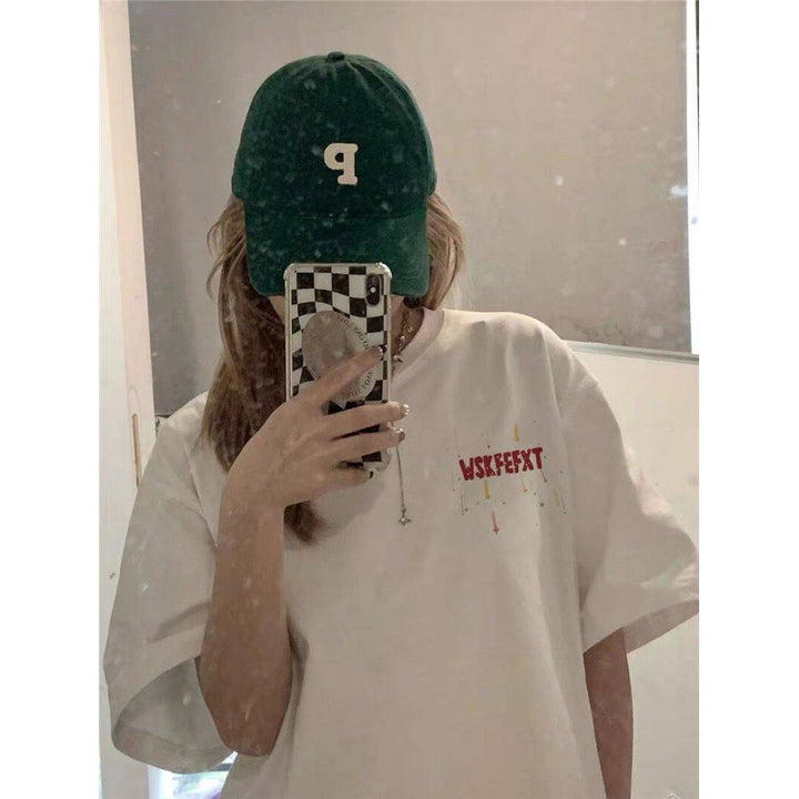 Dame T-shirt med kreativt statementtryk og afslappet snit Stilla
