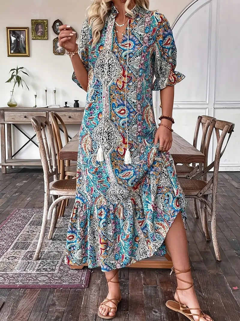 Dame sommerkjole med legesnit og farverigt paisley mønster Stilla