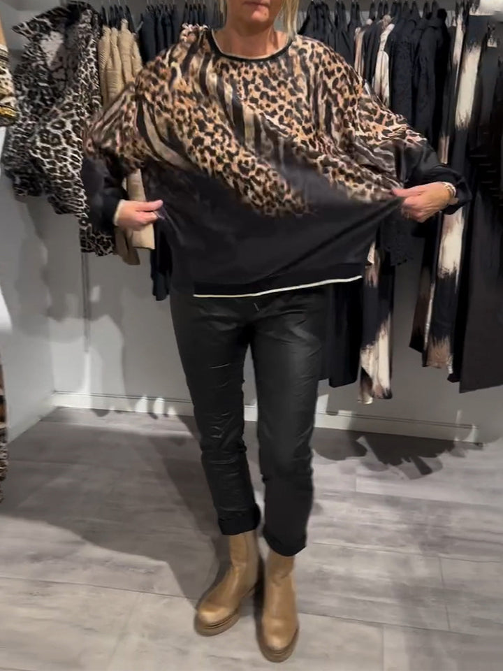 Dame top med moderigtige leopardmønster og dekorative ærmer Stilla