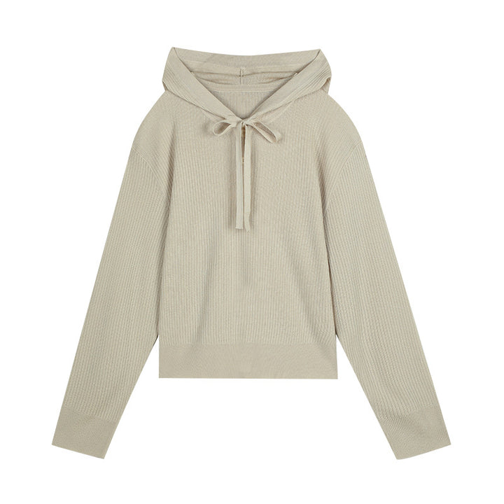 Dame moderigtig hoodie med stilfuld V-udskæring og dekorativ snor Stilla
