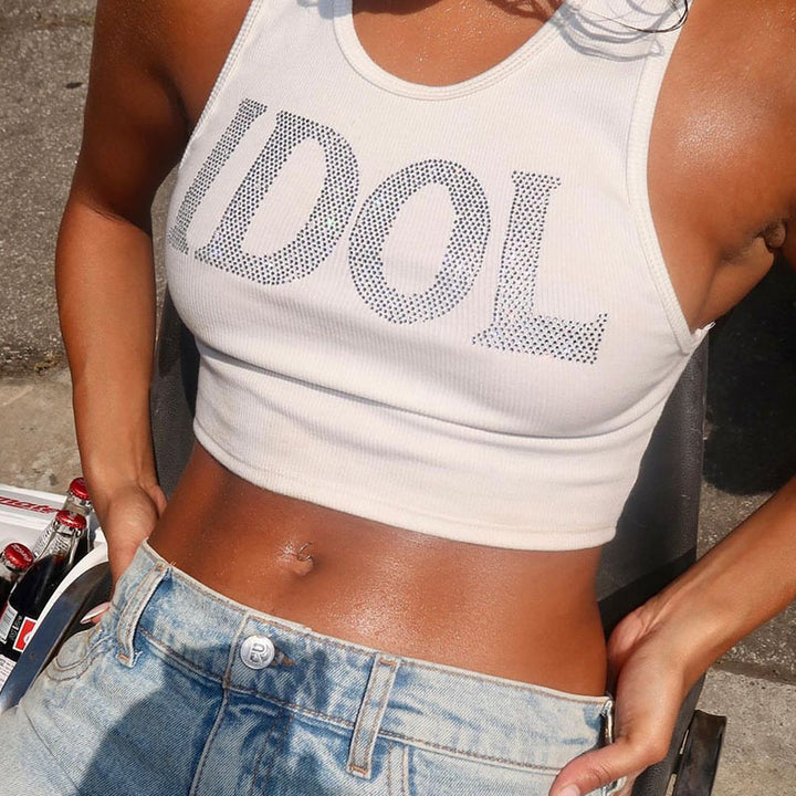 Dame trendy Cropped Top med glitrende skrift og markant sommerfugledesign Skovae