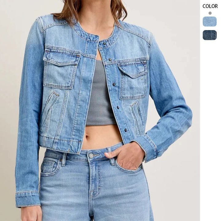 Dame denimjakke i afslappet kortsnit med praktiske lommer og knapdetaljer Skovae