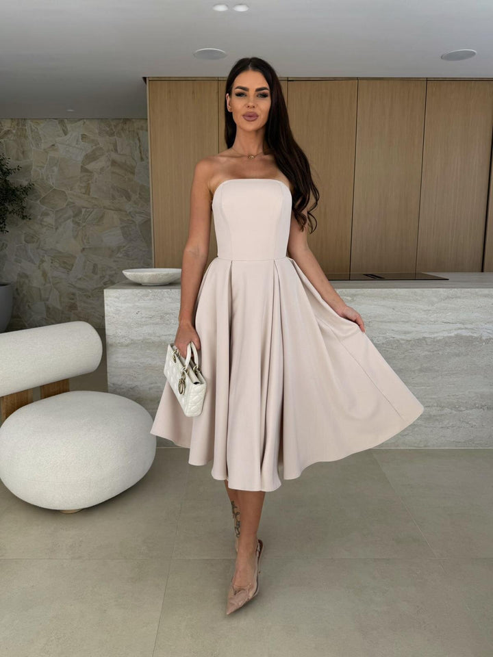 Dame A-linie kjole med off-shoulder design og vid skørt Stilla