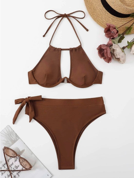 Dame triangle-bikini med moderne neckholder-design og højt skåret trusse Stilla