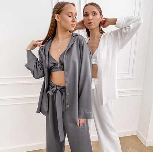 Dame Satin-Pyjama-sæt med elegant knaplukning og justerbar talje Stilla