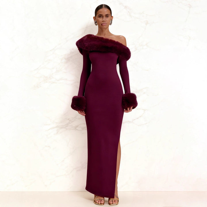 Kvindernes langærmede maxi kjole med off-shoulder look og elegante pels detaljer