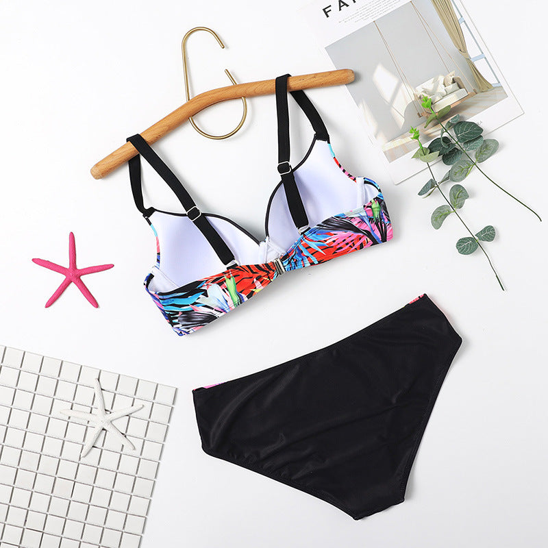 Dame bikini sæt med farverigt bladdesign og polstrede kopper Stilla