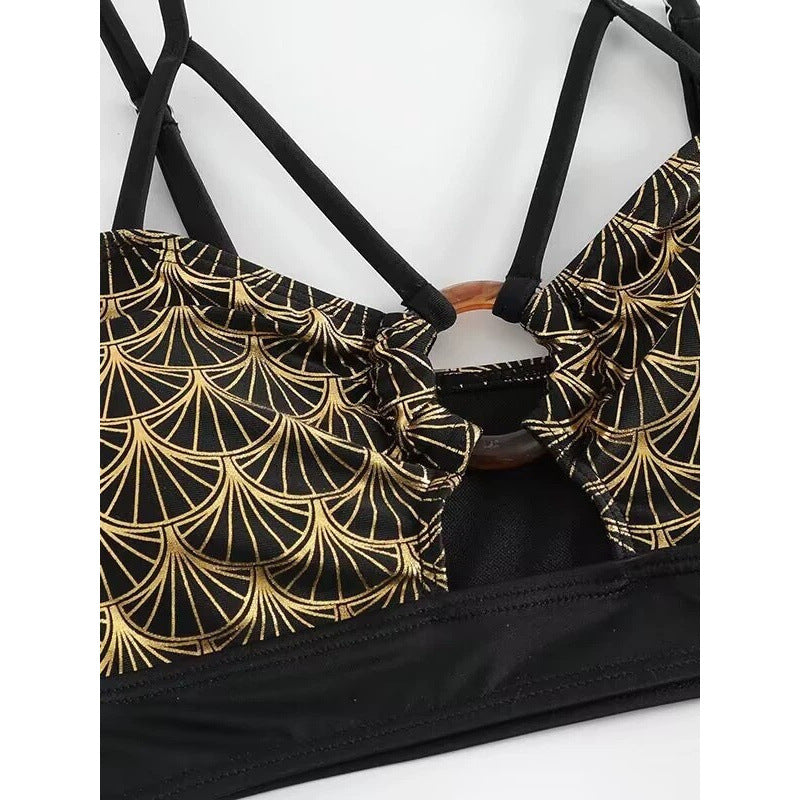 Dame triangel-bikini med elegant snit og moderne accenter Skovae