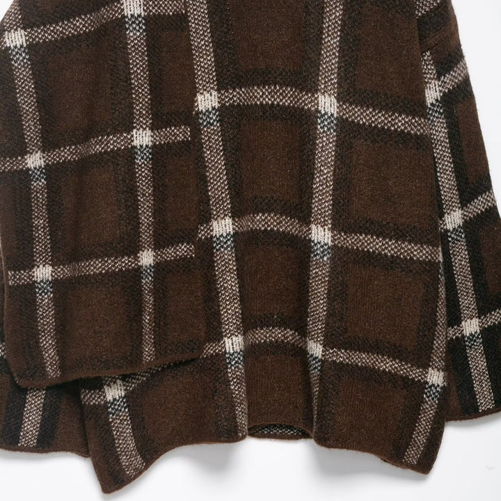 Damernes elegante oversized cardigan med ternet mønster og praktiske lommer Stilla